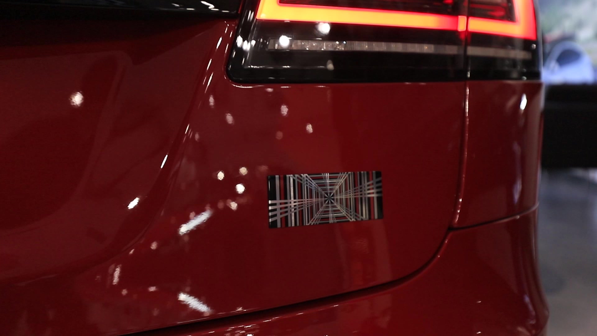 特斯拉Model S Plaid开箱 不只是无情的直线加速机器